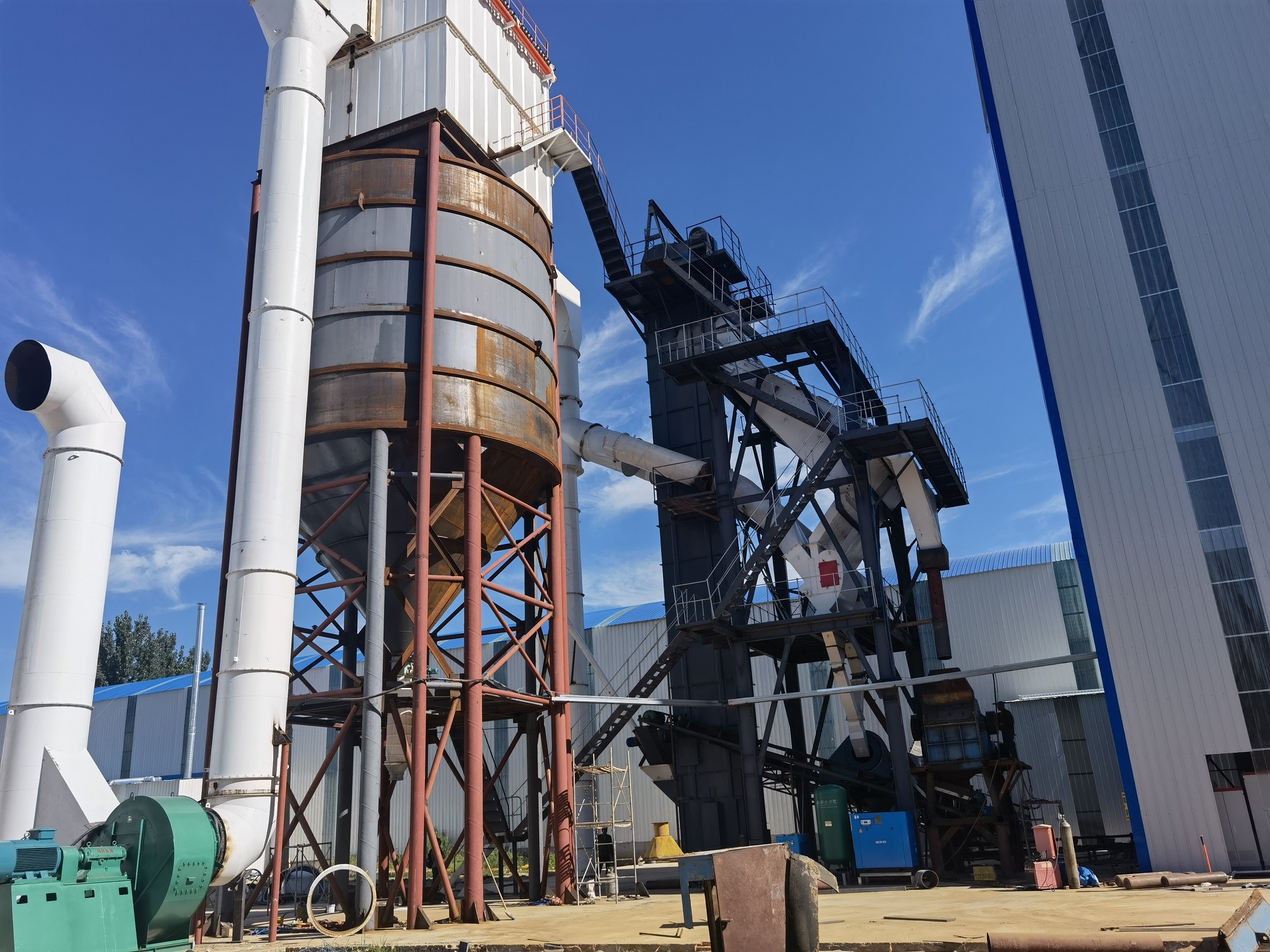 機制砂如何生產(chǎn)？干法和濕法制砂有什么區(qū)別？