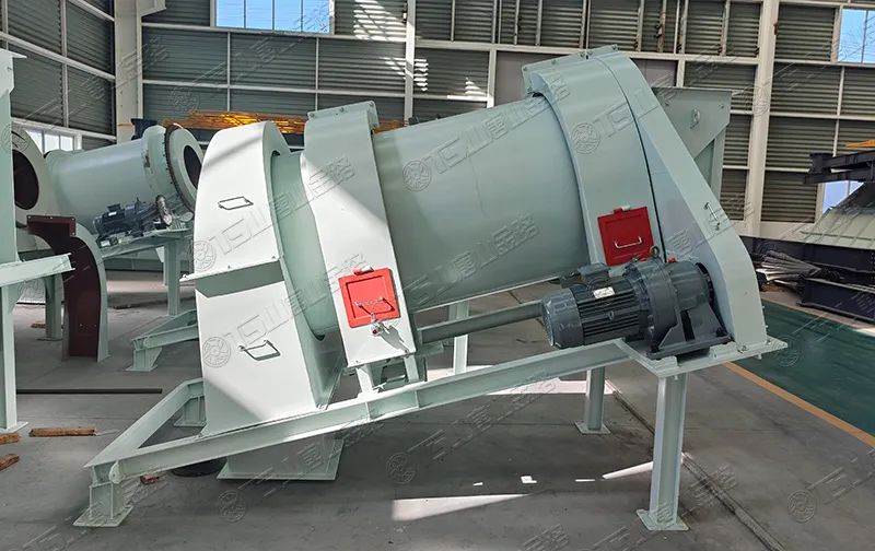 機(jī)制砂防離析、防揚(yáng)塵，有經(jīng)驗(yàn)的砂廠都在用加濕拌和機(jī)